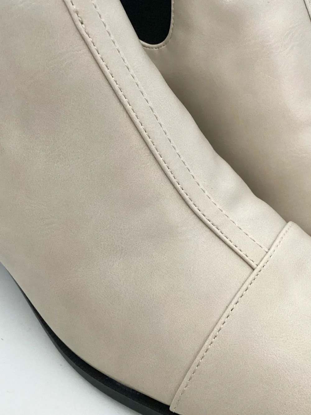 \Journee Collection\ NIB Nigella Chelsea Boot